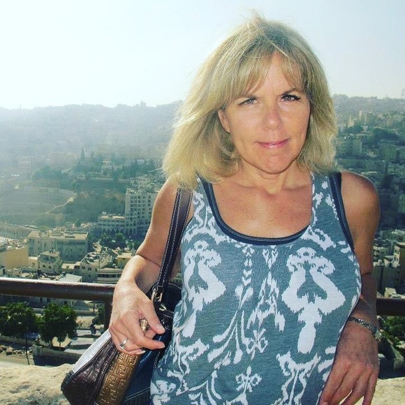 Meet your Posher, Laurie - Picture 2 of 2